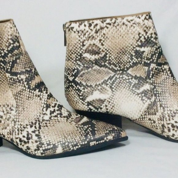 Qupid Women Snakeskin Bootie Boots 9 Black White Zipper Point J Toe Pre-Owned. - Picture 3 of 6
